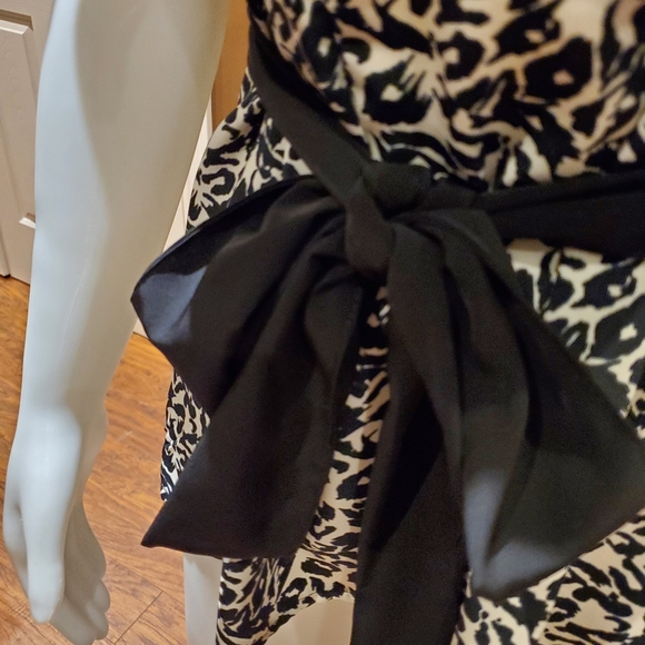 Adorable ruffled H&M top - Picture 3 of 6